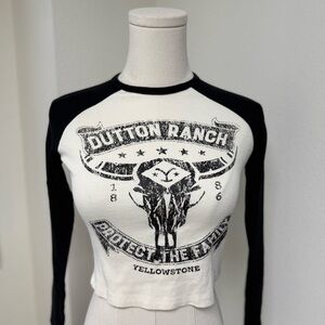 NWOT Yellowstone Black and White Long Sleeve Graphic Crop Top Women’s Size Small